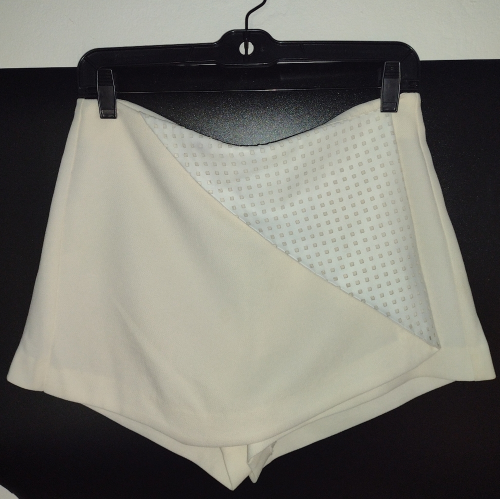 BCBGgeneration Skort - Picture 3 of 15